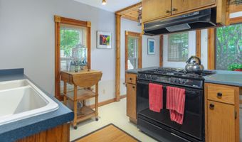 1118 Jenifer St, Madison, WI 53703