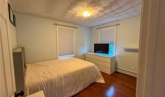 2 Beatrice Ln, Bristol, RI 02809