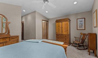 2623 W SUNNYVIEW Cir, Appleton, WI 54914