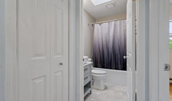7 Hemlock Ln, Albany, NY 12208