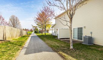 921 10th St, Altoona, IA 50009