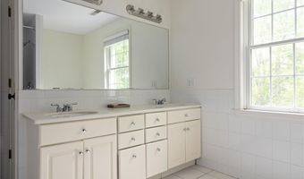 125 Fernwood Dr, East Greenwich, RI 02818