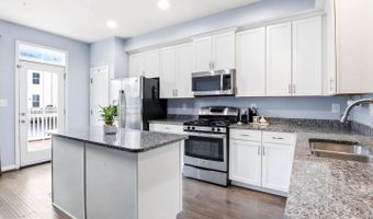 41768 MCMONAGLE Sq, Aldie, VA 20105