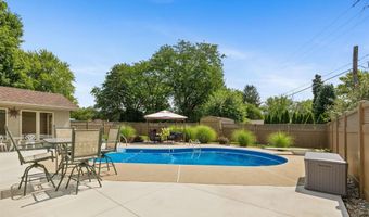 415 Duryea Dr, Auburn, IN 46706