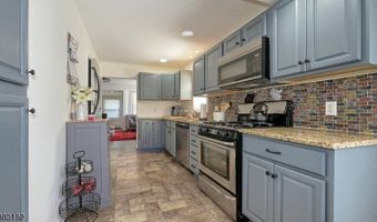 52 Riveredge Rd, Bayonne, NJ 07035