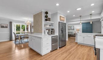 55 Drift Rd, Belford, NJ 07718