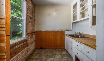 467 Maple Avenue Ave, Barrington, RI 02806