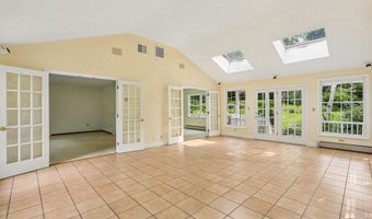 10 Terra Glen Rd, Danbury, CT 06811