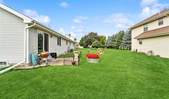 1670 W ROSELAWN Dr, Appleton, WI 54914