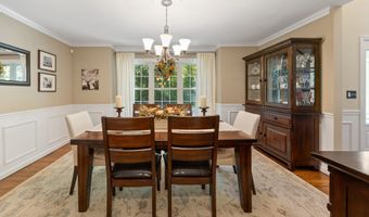 31 Nathan Hale Ct, Cheshire, CT 06410