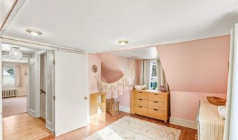 38 Bridgton Rd, Cranston, RI 02910