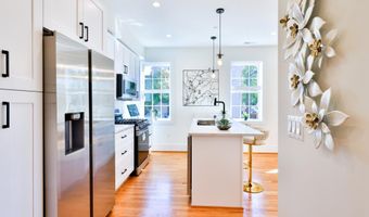 221 S ALFRED St 3A, Alexandria, VA 22314