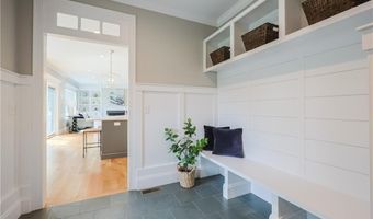 2 Bluemead Farm Ln, Barrington, RI 02806