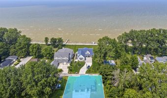 2257 E SHORE Dr, Green Bay, WI 54302