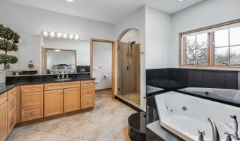 500 E Sherwood Dr, Addison, IL 60101