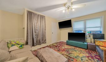 700 Broadway 47, Amityville, NY 11701