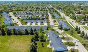 923 W WINDTREE Dr, Appleton, WI 54914