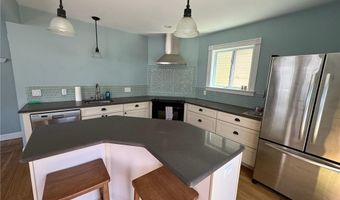 11 Ann St, Newport, RI 02840