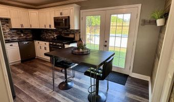 34 Venus Dr, Albany, NY 12211