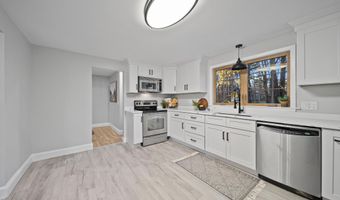 4 Forest Rd, Atkinson, NH 03811