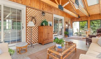 429 Woonsocket Hill Rd, North Smithfield, RI 02896