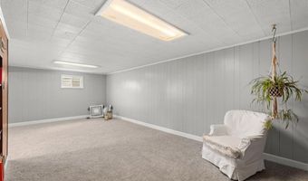 8225 Marvale Ln, Affton, MO 63123