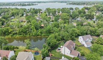 601 Acorn Ct, Antioch, IL 60002