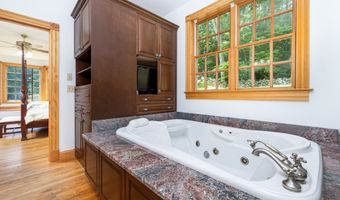 40 Old Bridge Rd, Brookfield, CT 06804