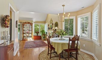 51 Hale Ln 51, Darien, CT 06820