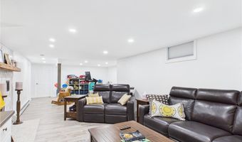 30 Alvin St, Warwick, RI 02886