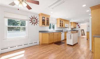 289 Oliphant Ln, Middletown, RI 02842