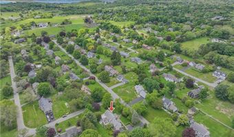 10 Bartlett Rd, Middletown, RI 02842