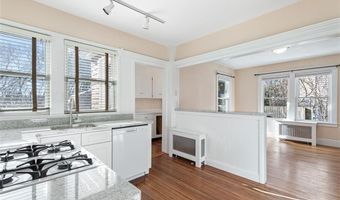 118 Ocean Ave, Cranston, RI 02905