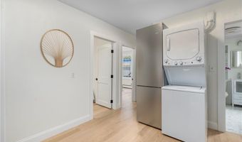 28 Young St 1, Newport, RI 02840
