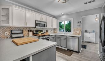 150 Greenbriar Dr, Aurora, OH 44202