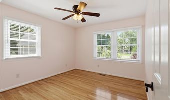 4003 KLOMAN St, Annandale, VA 22003