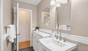 1465 3RD St, Astoria, OR 97103