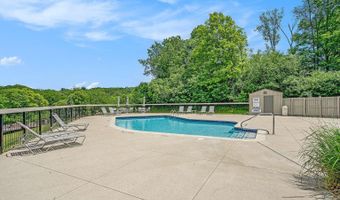 2174 Overlook Ct, Ann Arbor, MI 48103