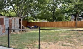 606 S Hubbard St, Alvord, TX 76225