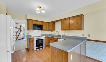 120 Ambleside Way, Amherst, OH 44001