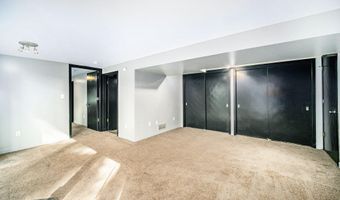 1020 Traver Ct, Ann Arbor, MI 48105