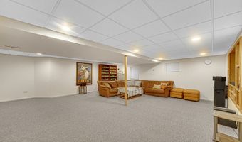 1940 Waverly Ln, Algonquin, IL 60102