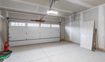 30 Essex Woods Ln B, Amherst, NY 14228