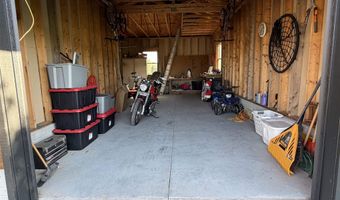1524 Beechwood Dr, Aurora, NE 68818