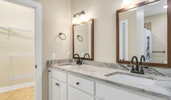 109 Bay Colony Way, Apalachicola, FL 32320