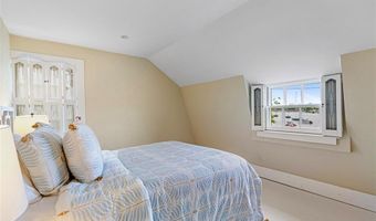 81 Mathewson Rd, Barrington, RI 02806