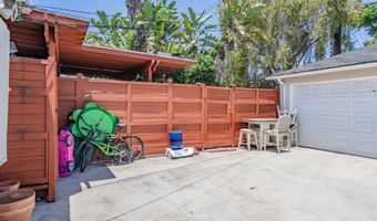 5924 S Fairfax Ave, Los Angeles, CA 90056