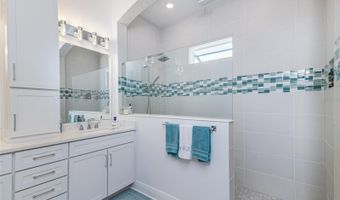 5330 SILVER SUN Dr, Apollo Beach, FL 33572