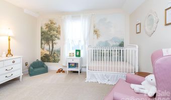 32 Greenwood Fields Dr, Asheville, NC 28804