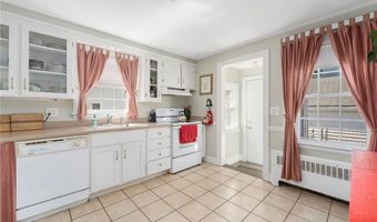 155 Evarts St, Newport, RI 02840